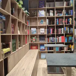 Кав'ярня Хюґе Book Cafe