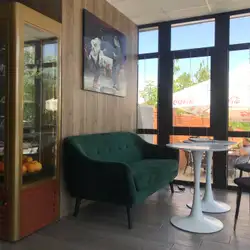 Royal Coffee - уютная кофейня в Совиньоне-2