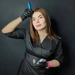 Вікторія Ярмолюк бровист