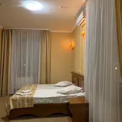 Гайки отель