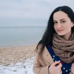 Фотограф Аріна Амірасланова
