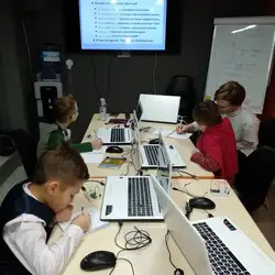 RoboHouse школа робототехніки