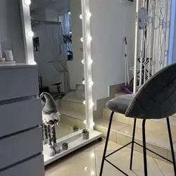 Nails & Beauty