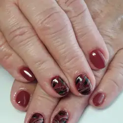 Manicure• professional