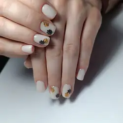 Irenka manicure nails