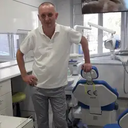 Лікар-стоматолог Валентин Шаповал