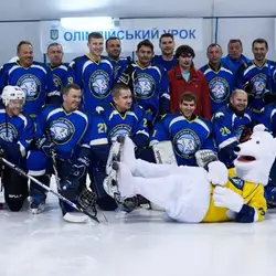 Хокейний клуб Білі Ведмеді