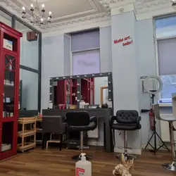 The Girls Hairdressers - Поділ