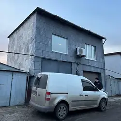 Car Den