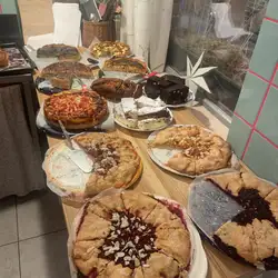 Тісно — Львів