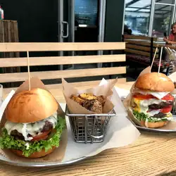 7 BURGERS bar & food