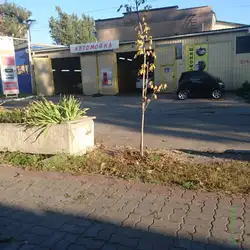 Автомийка і шиномонтаж
