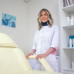 Косметолог Юлія