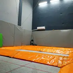 Jumping Hall - Почайна